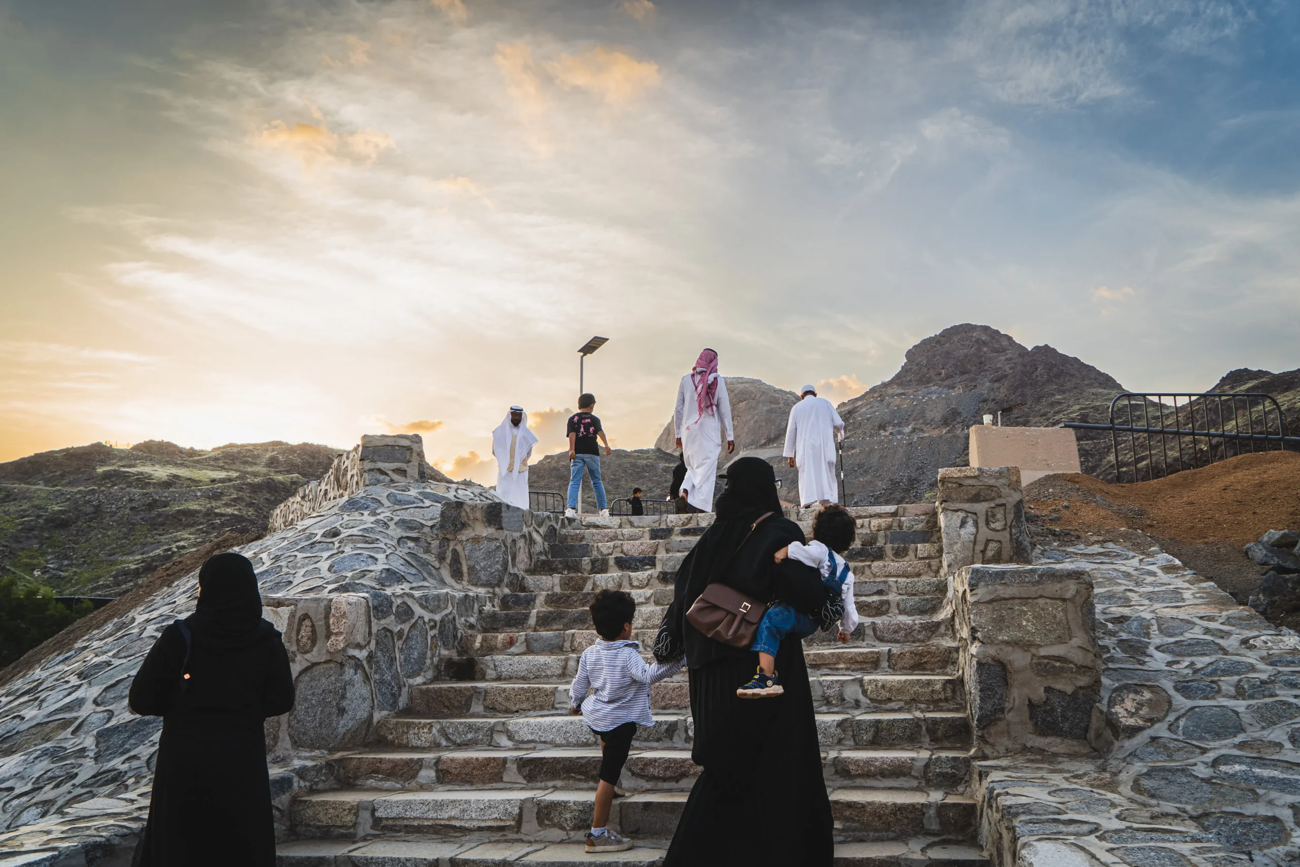 طريق الصعود إلى الغار